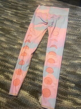Fantasy leggings, size medium